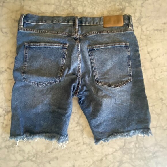 H&M‎ L.O.G.G. Jean Shorts -Size 32 - Picture 2 of 4
